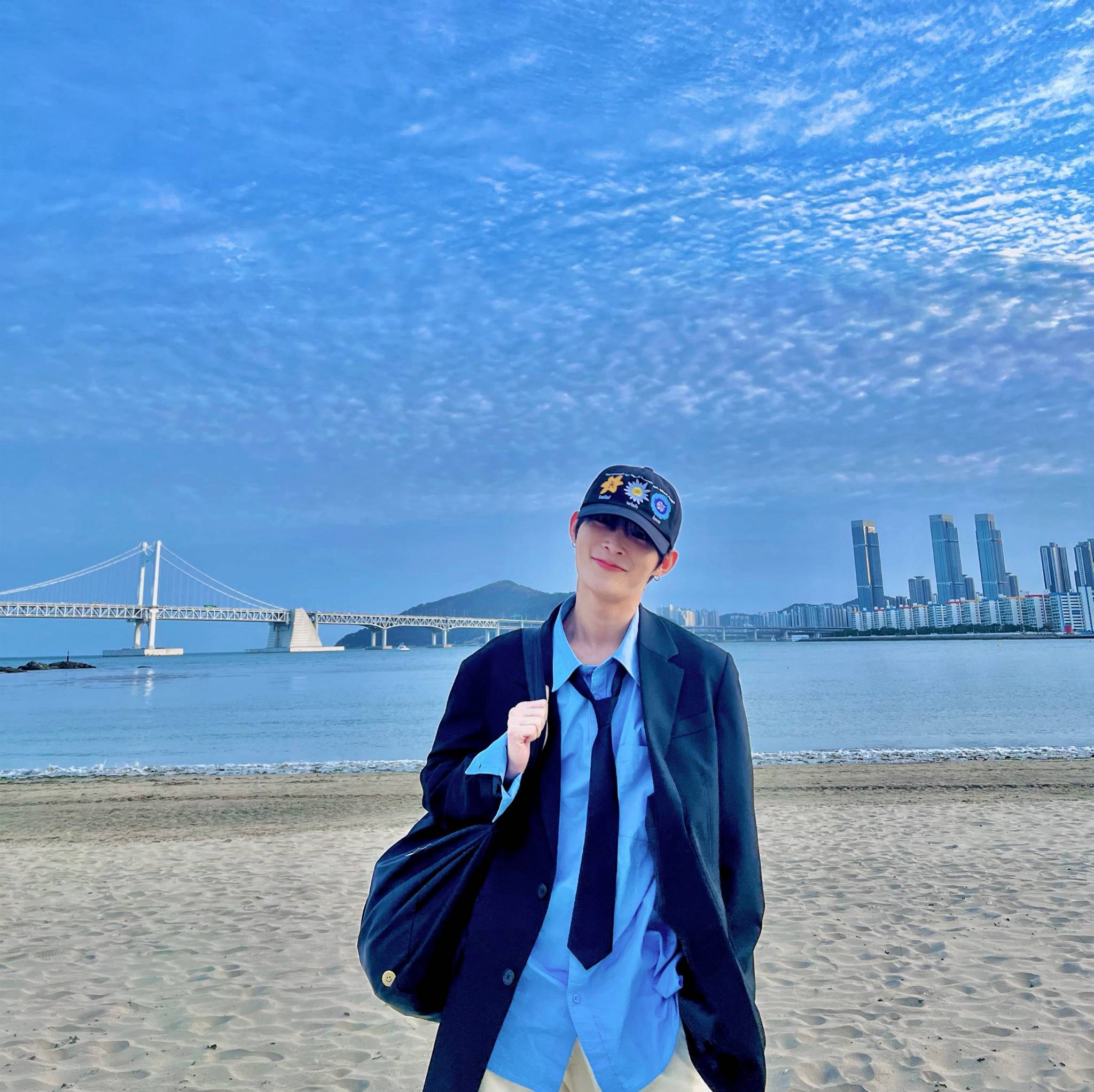 Kang Hyunwoo beach